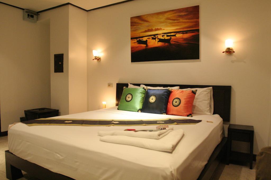 Angus O'Tool'S Guesthouse Karon Bagian luar foto